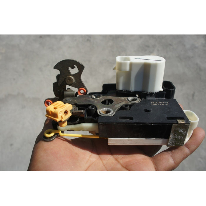 Chapa De Puerta Delantera Izquierda Gmc Yukon 2000-2006