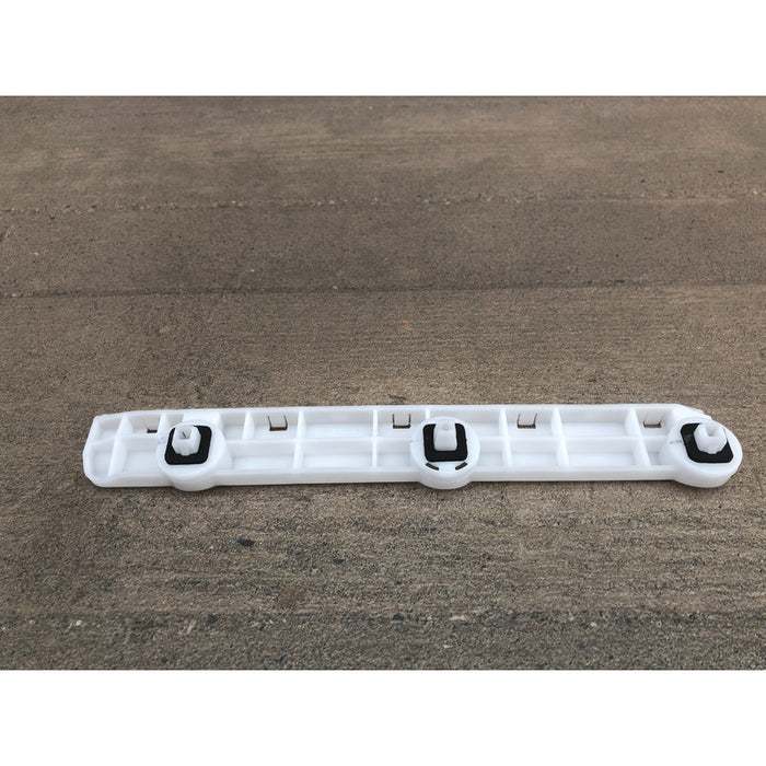 Guia Defensa Trasera Derecha Nissan Versa 2012- 2019