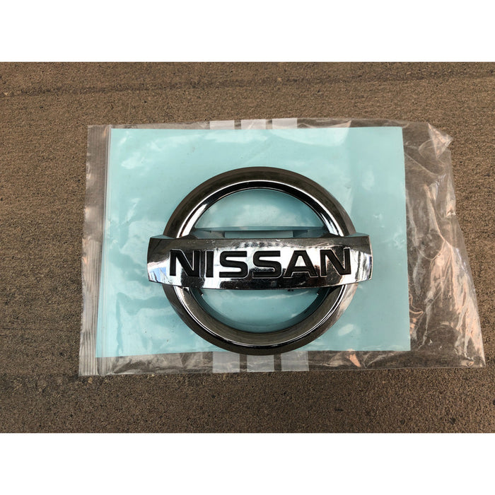 Emblema Delantero Nissan Tiida 2010 Al 2016