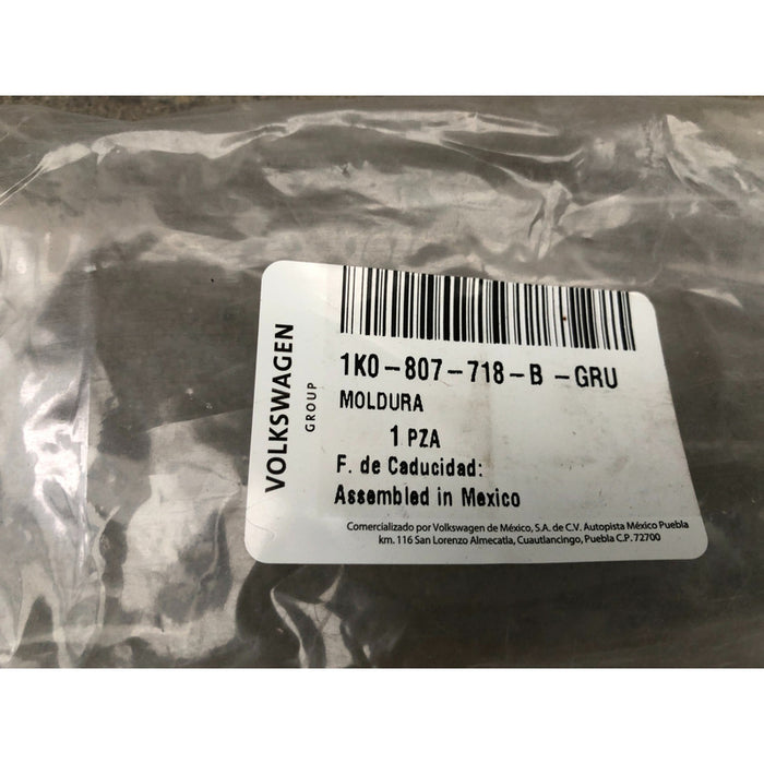 Moldura De Facia Delantera Derecha Para Bora 2005 Al 2010