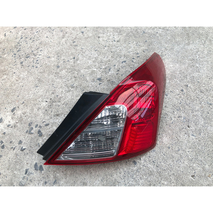 Calavera Derecha Nissan Versa 2012 Al 2019