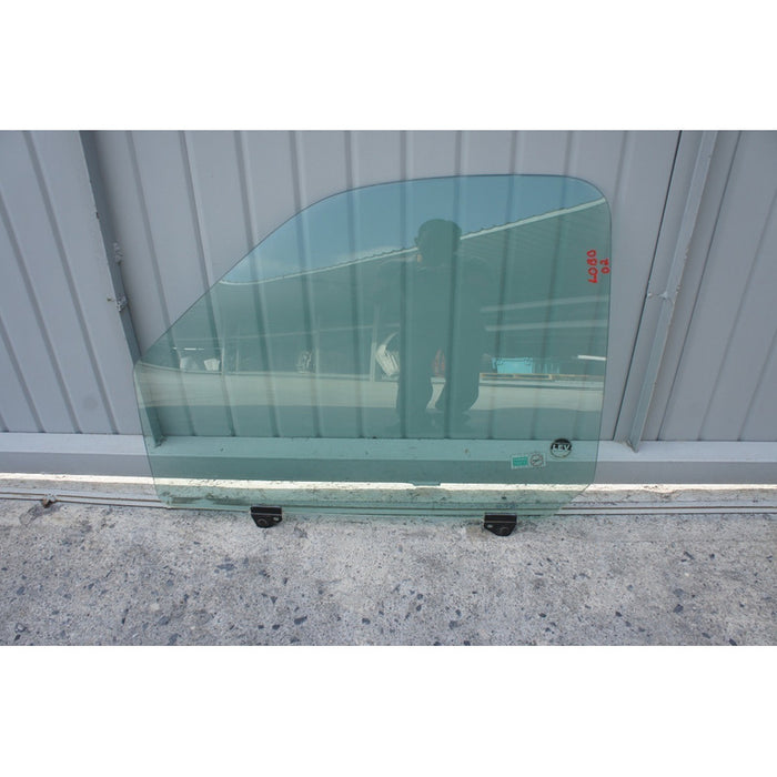 Vidrio De Puerta Delantero Izquierdo Lobo 1997 2000 2002