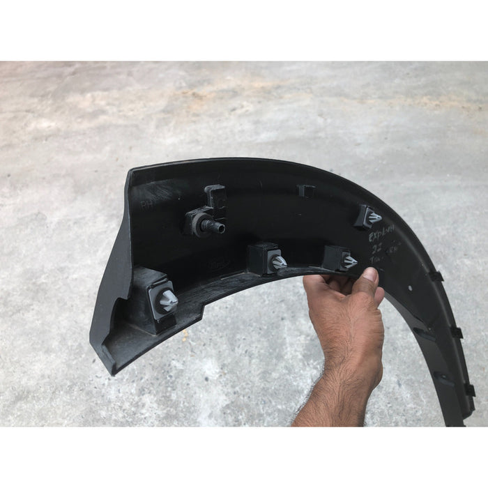 Moldura Arco Trasera Derecha Ford Explorer 2022