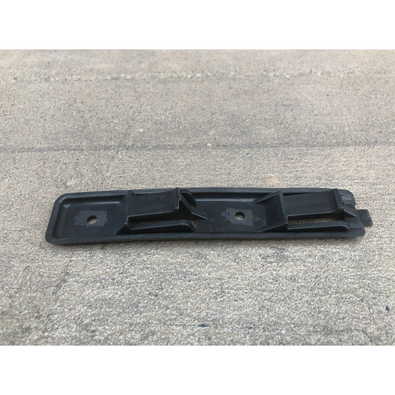 Guia De Defensa Delantera Izquierda Para Volkswagen Pointer 2000, 2001, 2002, 2003, 2004, 2005