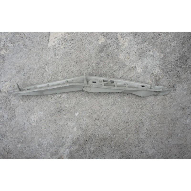 Guia Defensa Trasera Derecha Para Ford Focus Zx3 2001, 2002, 2003, 2004