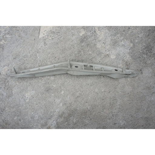 Guia Defensa Trasera Derecha Para Ford Focus Zx3 2001, 2002, 2003, 2004