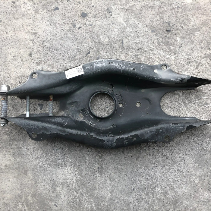 Horquilla Trasera Izquierda Original Para Mercedes Benz C300 2015, 2016, 2017, 2018, 2019, 2020, 2021, 2022, 2023, 2024, 2025 (motor 2.0 Litros)