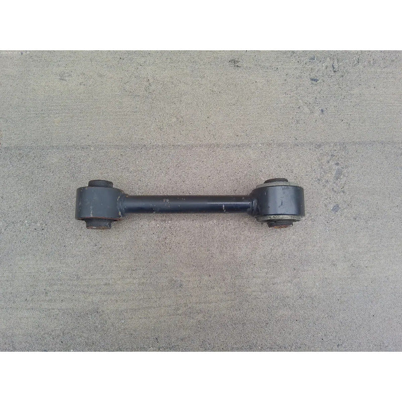 Tirante Trasero Inferior Izquierdo Para Jeep Patriot 2007, 2008, 2009, 2010, 2011, 2012, 2013, 2014, 2015, 2016,  2017 - Motor 2.0 Litros, 4 Cilindros - Original