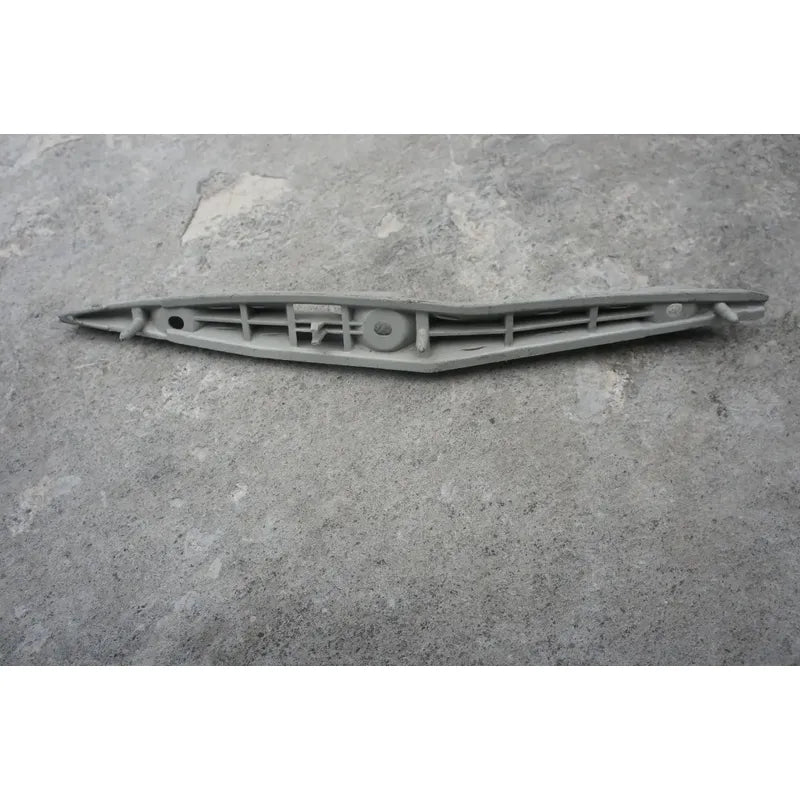Guia Defensa Trasera Derecha Para Ford Focus Zx3 2001, 2002, 2003, 2004