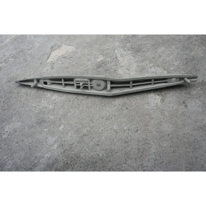 Guia Defensa Trasera Derecha Para Ford Focus Zx3 2001, 2002, 2003, 2004