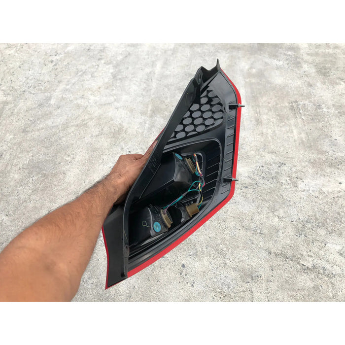 Calavera Izquierda Original Para Ford Fiesta Hatchback 2013, 2014, 2015, 2016 Rojo
