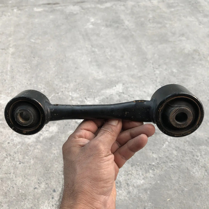 Tirante Trasero Derecho Inferior Para Toyota Highlander 2014, 2015, 2016, 2017, 2018, 2019 - Motor V6 3.5 Litros - Original