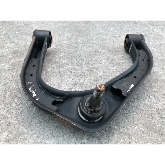 Horquilla Delantera Derecha Superior Nissan Titan 2017 2018 2019 2020 2021 2022 2023 2024 4x2, Original