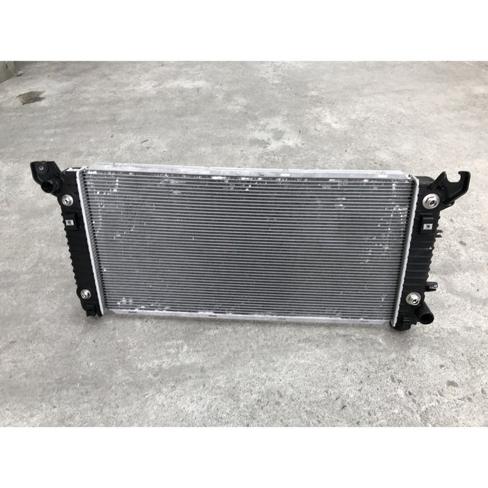 Radiador Original Para Yukon 2015 Al 2018 Motor 6.2