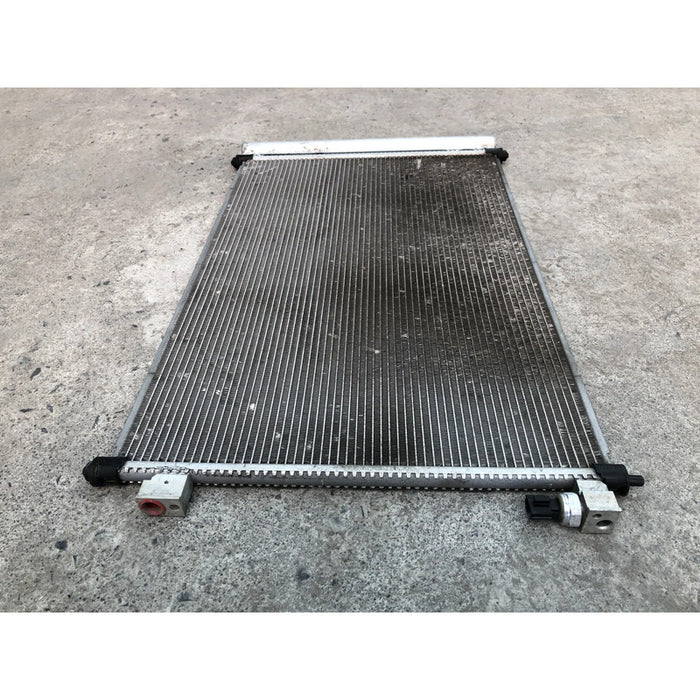 Condensador Original Para Nissan Nv200 2019, 2020, 2021 Motor 2.0