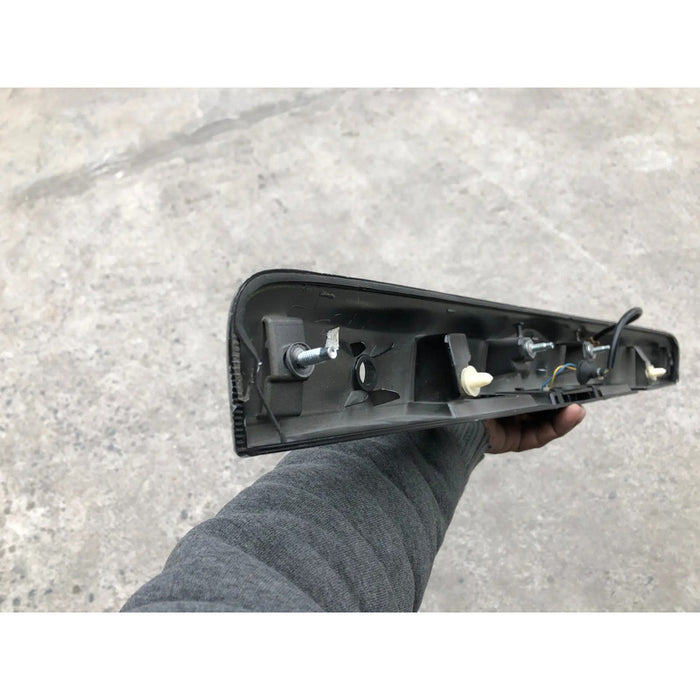 Moldura De Cajuela Para Nissan Versa 2012, 2013, 2014, 2015, 2016, 2017, 2018, 2019 (original) Negro