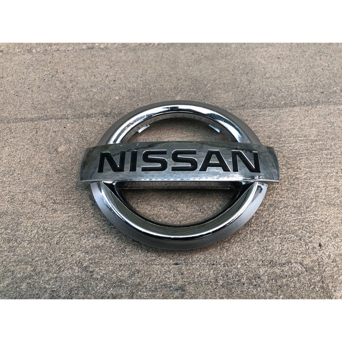 Emblema Delantero Nissan Tiida 2010 Al 2016