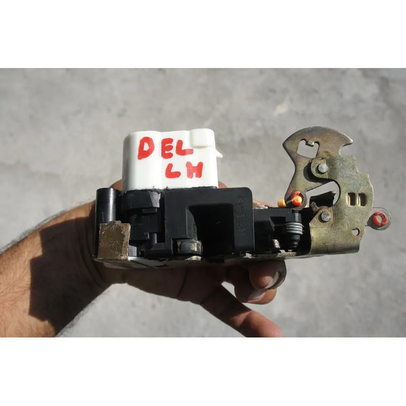 Chapa De Puerta Delantera Izquierda Para Gmc Yukon 2000, 2001, 2002, 2003, 2004, 2005, 2006 - Original