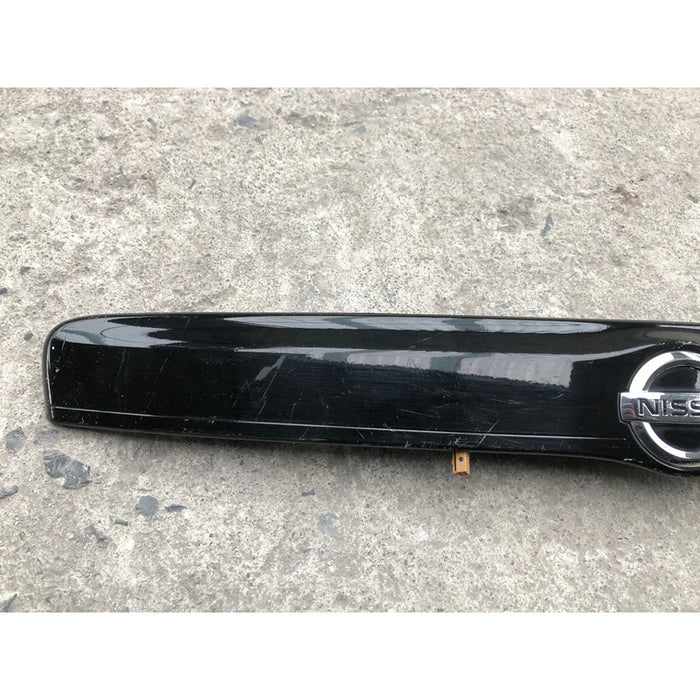 Moldura De Cajuela Para Nissan Versa 2012, 2013, 2014, 2015, 2016, 2017, 2018, 2019 (original) Negro
