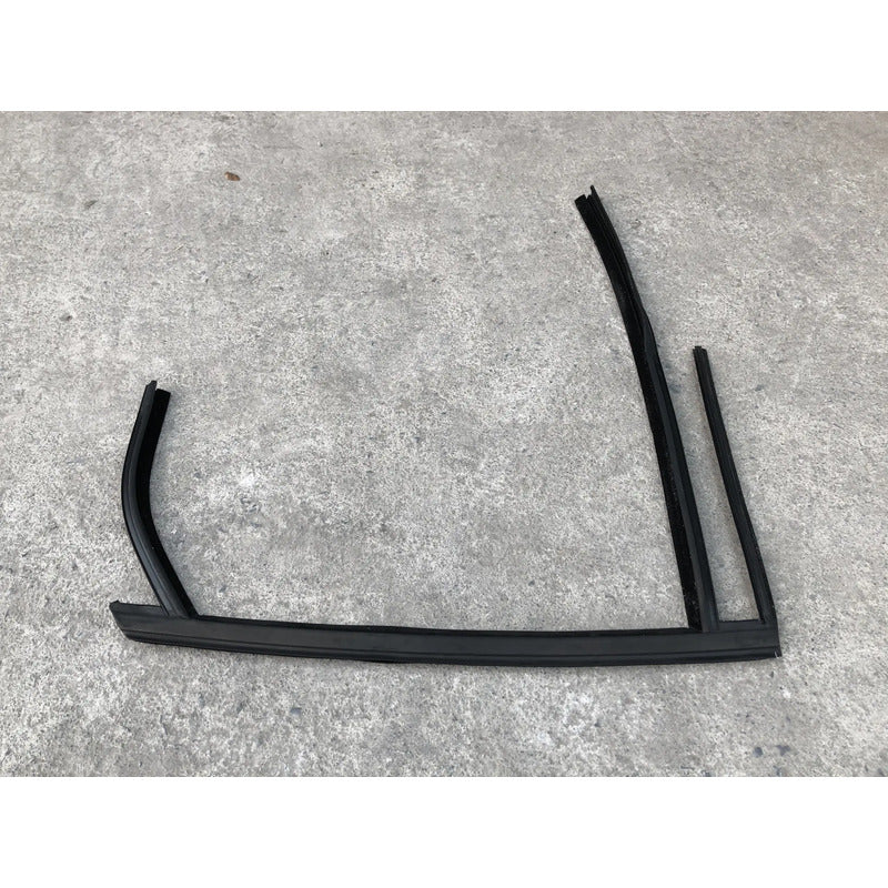 Empaque Guia De Vidrio Puerta Trasera Izquierda Para Ford Focus 2012, 2013, 2014, 2015, 2016, 2017, 2018 - Original Negro