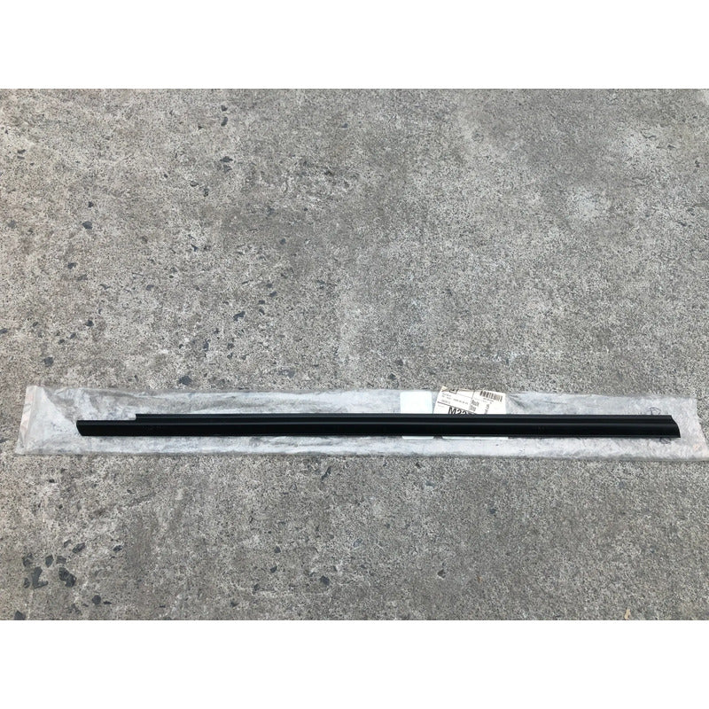 Moldura De Felpa Delantera Derecha Para Chevrolet Aveo 2012, 2013, 2014, 2015, 2016, 2017, 2018 Negro
