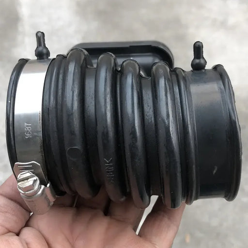 Manguera Porta Filtro Para Nissan Versa 2013, 2014, 2015, 2016, 2017, 2018, 2019 Motor 1.6 (original)