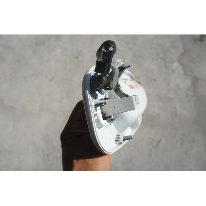 Manija De Puerta Trasera Izquierda Para Chevrolet Suburban 2002, 2001, 2002, 2003, 2004, 2005, 2006, 2007, 2008 - Original Blanco Trasera