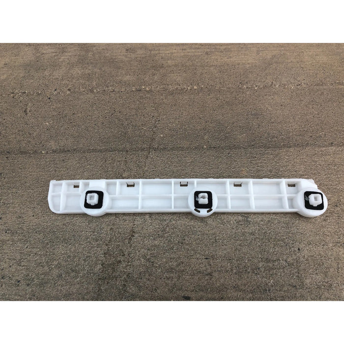 Guia Defensa Trasera Derecha Para Nissan Versa 2012, 2013, 2014, 2015, 2016, 2017, 2018, 2019