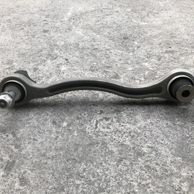 Tirante Trasero Izquierdo Inferior Para Mercedes Benz C300 2015, 2016, 2017, 2018, 2019, 2020, 2021, 2022, 2023, 2024, 2025 (motor 2.0 Litros) Original