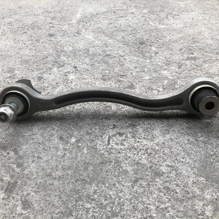 Tirante Trasero Izquierdo Inferior Para Mercedes Benz C300 2015, 2016, 2017, 2018, 2019, 2020, 2021, 2022, 2023, 2024, 2025 (motor 2.0 Litros) Original