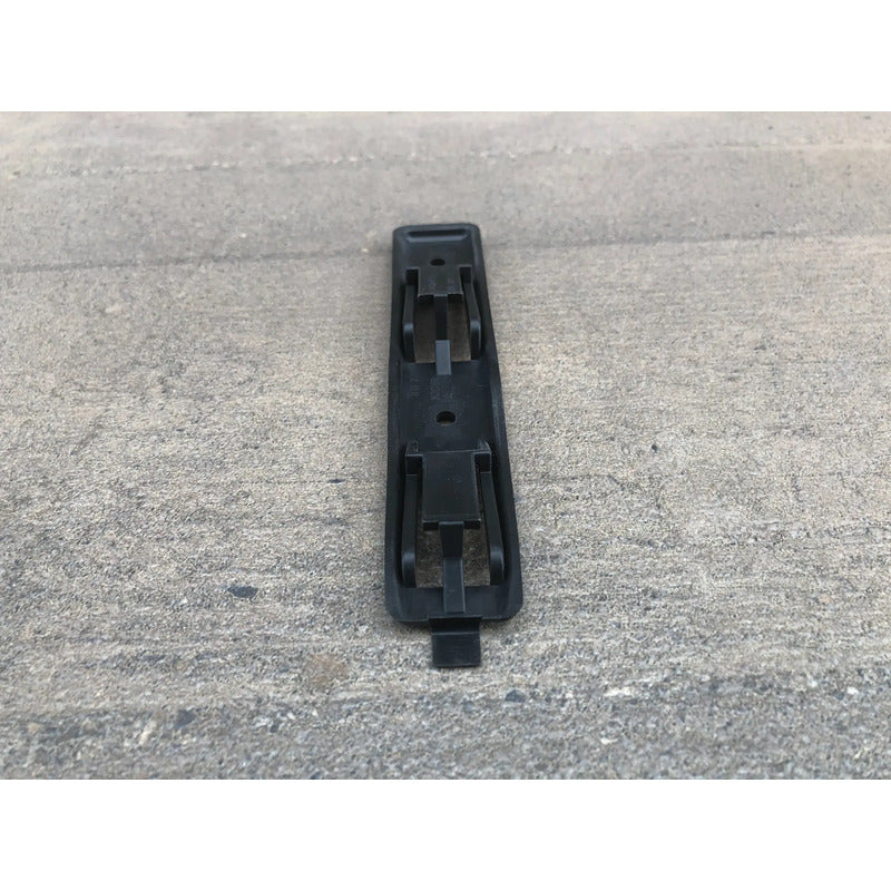 Guia De Defensa Delantera Izquierda Para Volkswagen Pointer 2000, 2001, 2002, 2003, 2004, 2005