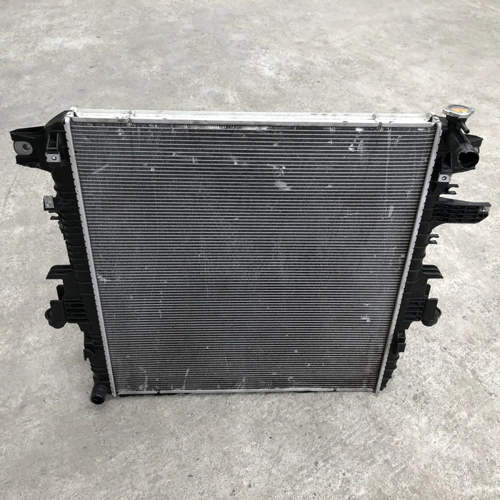 Radiador Para Nissan Armada 2017, 2018, 2019, 2020, 2021, 2022, 2023, 2024, 2023 - Motor 5.6 - Original