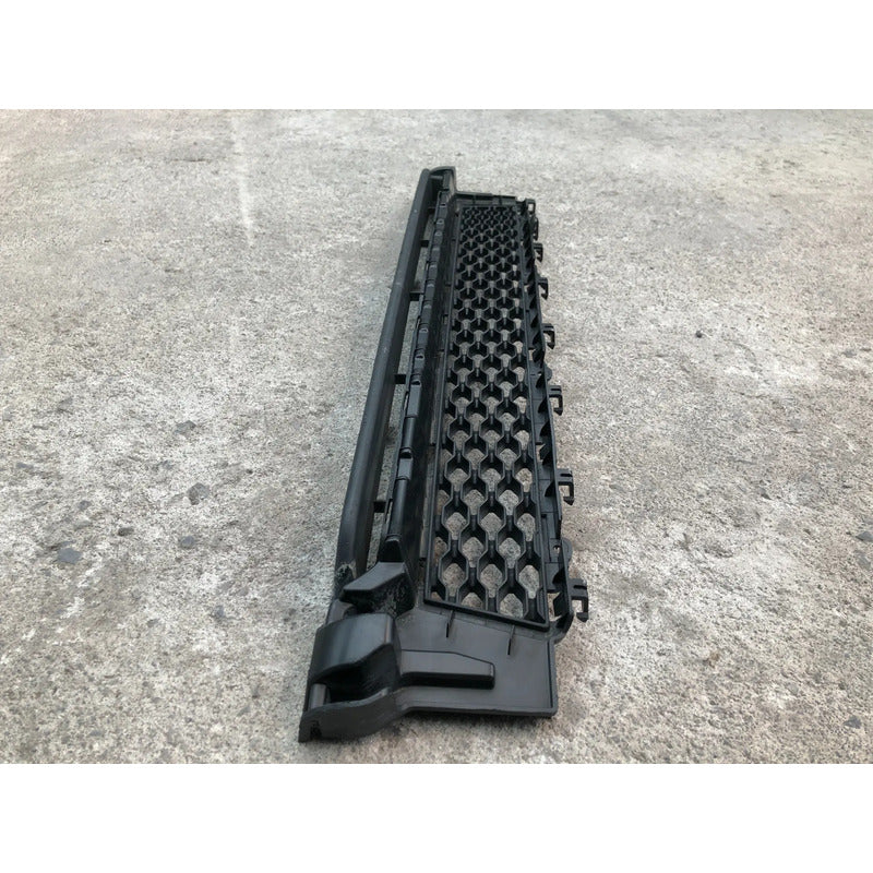 Parrilla Central Inferior En Defensa Para Jaguar Xe 2015, 2016, 2017, 2018, 2019 - Original Negro Mate