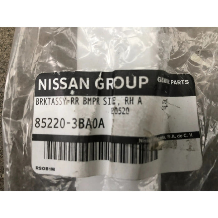 Guia Defensa Trasera Derecha Nissan Versa 2012, 2013, 2014, 2015, 2016, 2017, 2018, 2019