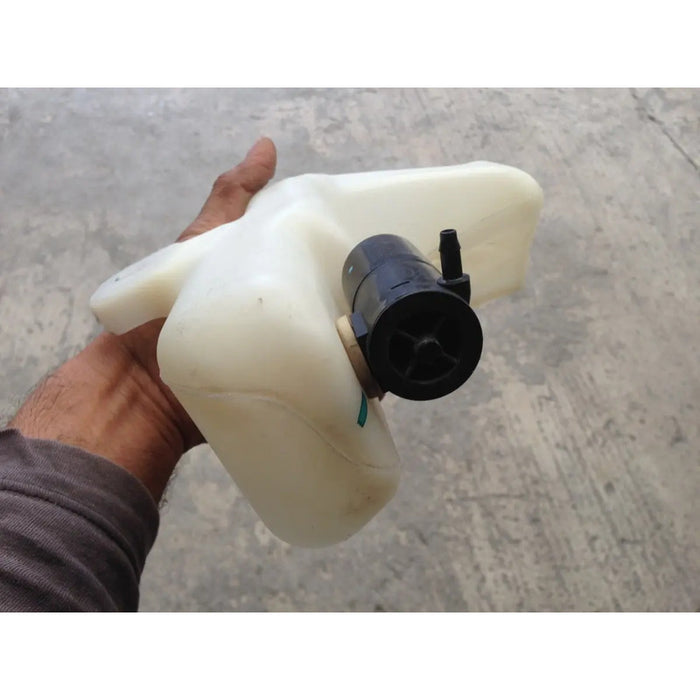 Deposito Limpia Parabrisas Para Ford Fiesta 2011, 2012, 2013, 2014, 2015, 2016, 2017, 2018, 2019 - Motor 1.6 Litros, 4 Cilindros - Original