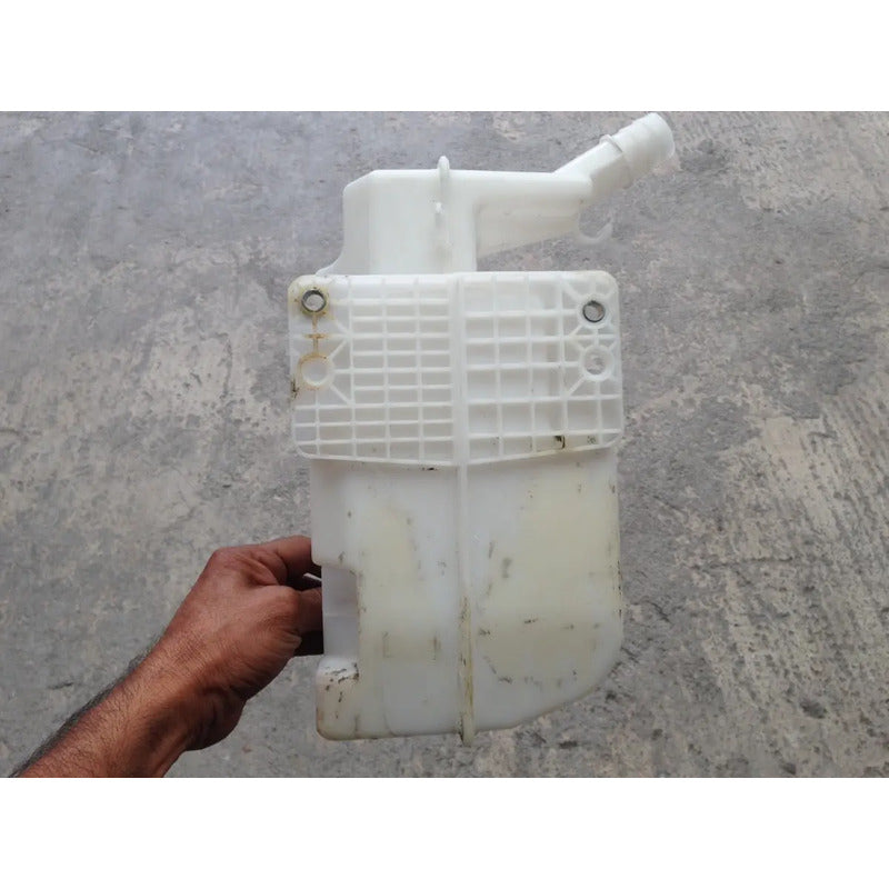Deposito Limpia Parabrisas Para Volkswagen Jetta 2012, 2013, 2014, 2015, 2016, 2017, 2018 (motor 2.5)