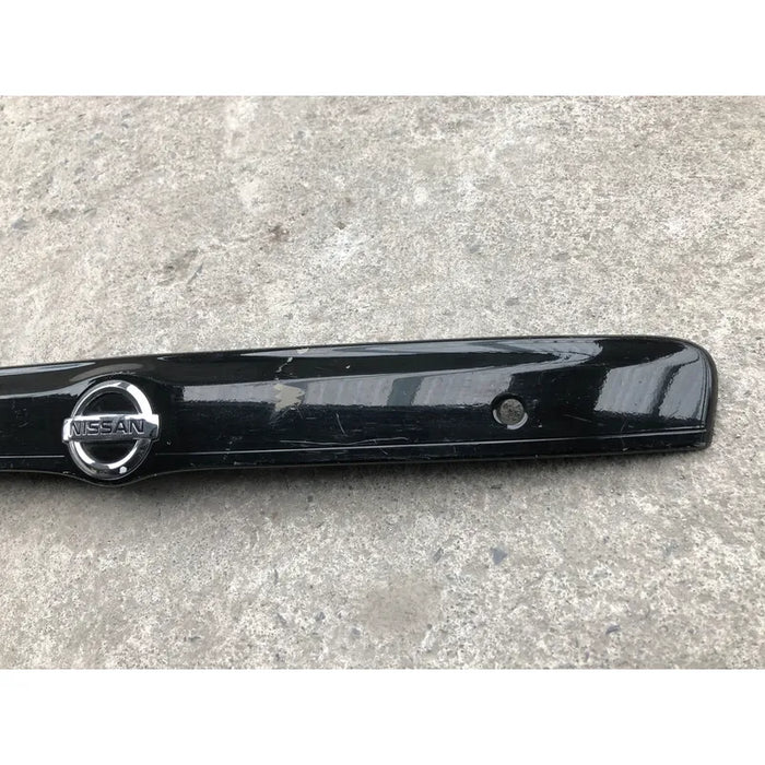 Moldura De Cajuela Para Nissan Versa 2012, 2013, 2014, 2015, 2016, 2017, 2018, 2019 (original) Negro