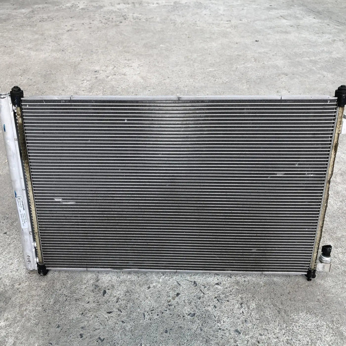 Condensador Original Para Nissan Nv200 2019, 2020, 2021 Motor 2.0