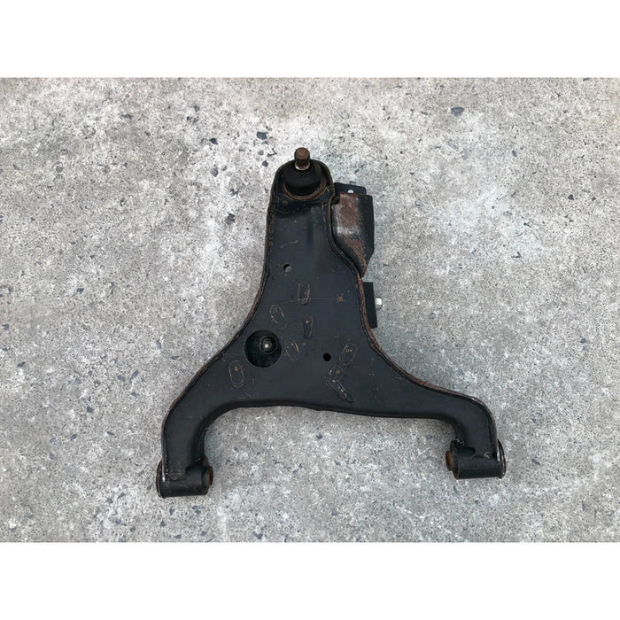 Horquilla Delantera Derecha Inferior Nissan Titan 2017 2018 2019 2020 2021 2022 2023 2024 4x2, Original
