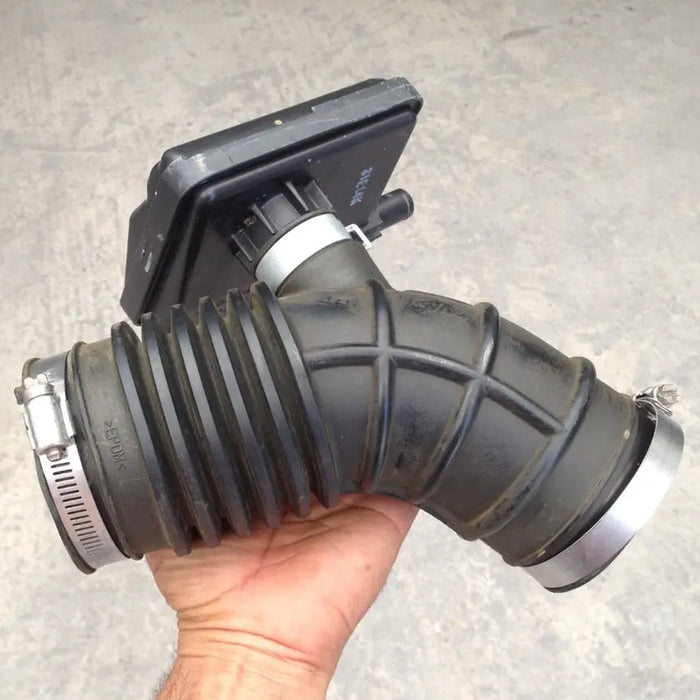 Manguera De Porta Filtro De Aire Para Nissan Altima - 2013, 2014, 2015, 2016, 2017, 2018 - Motor 2.5 Litros, 4 Cilindros - Original