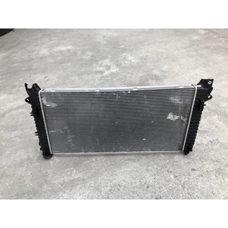 Radiador Original Para Yukon 2015, 2016, 2017, 2018 Motor 6.2