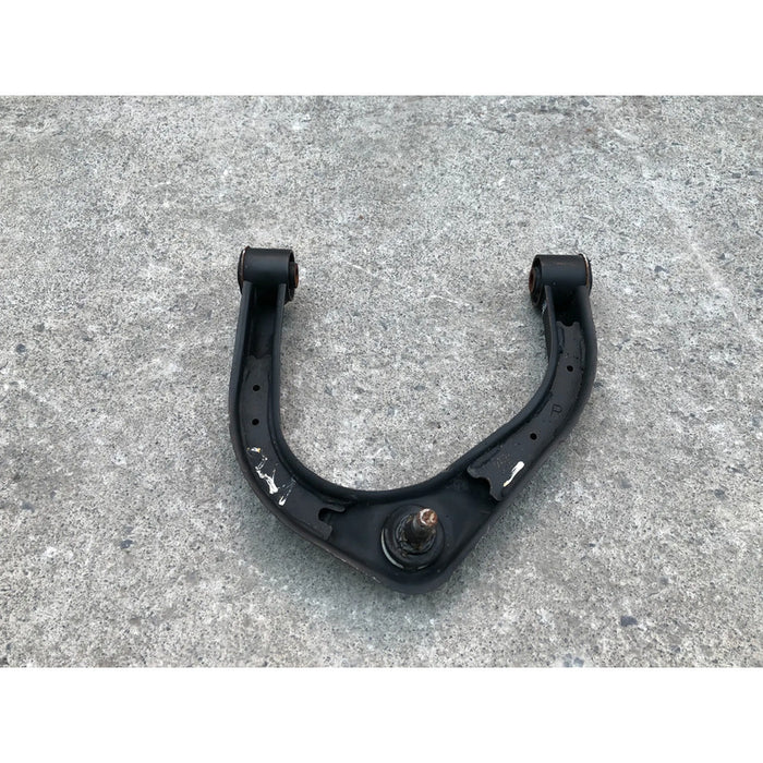 Horquilla Delantera Derecha Superior Nissan Titan 2017 2018 2019 2020 2021 2022 2023 2024 4x2, Original