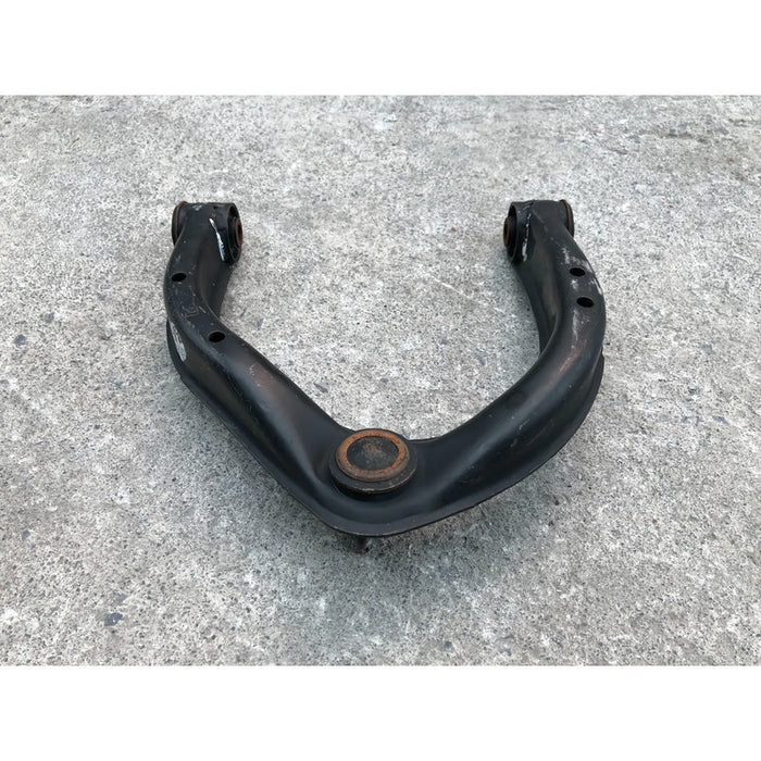 Horquilla Delantera Derecha Superior Nissan Titan 2017 2018 2019 2020 2021 2022 2023 2024 4x2, Original