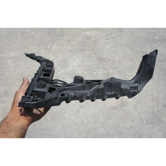 Guia Defensa Trasera Derecha Original Para Volkswagen Jetta 2011, 2012, 2013, 2014, 2015, 2016, 2017, 2018