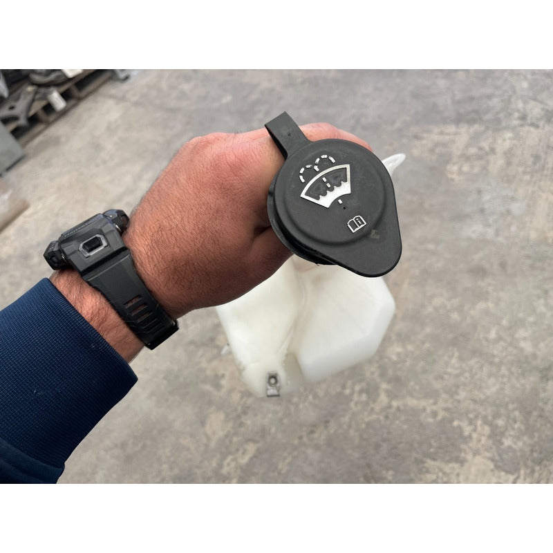 Deposito Limpia Parabrisas Para Gmc Yukon 2013-2014 6.0, 6.2