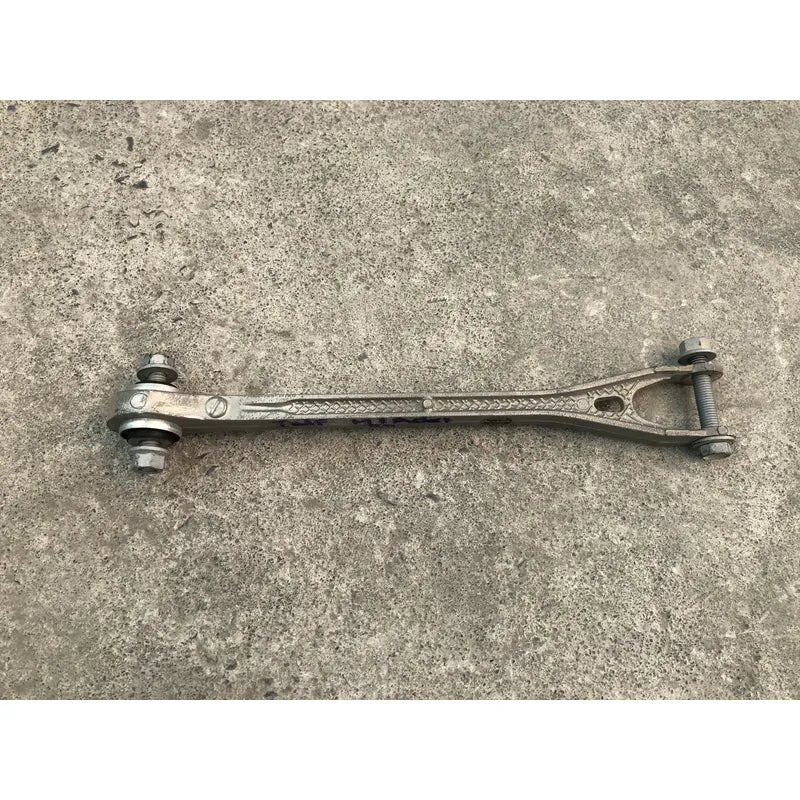 Tirante Trasero Derecho Inferior Para Dodge Charger 2015, 2016, 2017, 2018, 2019, 2020, 2021, 2022, 2023 - Motor 3.6 Litros, V6, Original