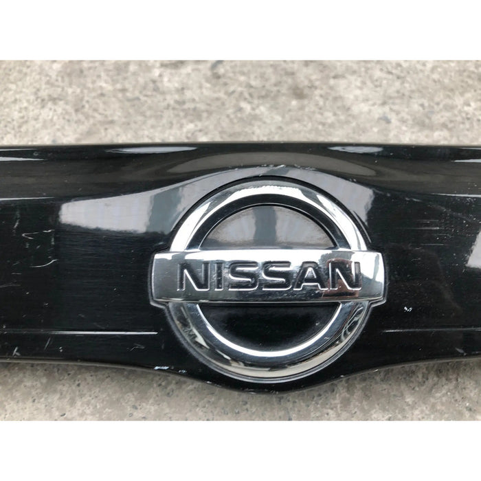 Moldura De Cajuela Para Nissan Versa 2012, 2013, 2014, 2015, 2016, 2017, 2018, 2019 (original) Negro