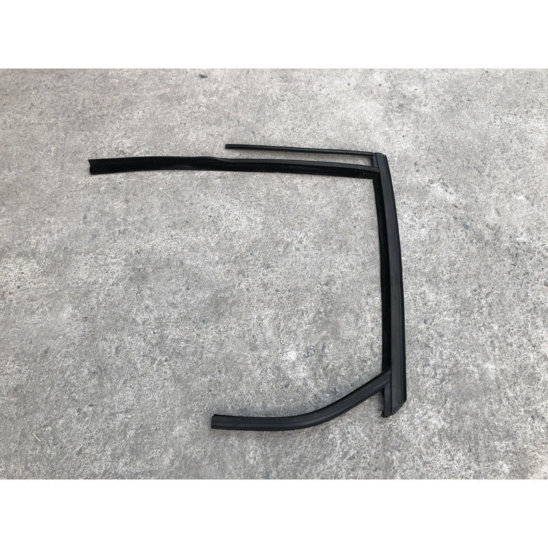 Empaque Guia De Vidrio Puerta Trasera Izquierda Para Ford Focus 2012, 2013, 2014, 2015, 2016, 2017, 2018 - Original Negro