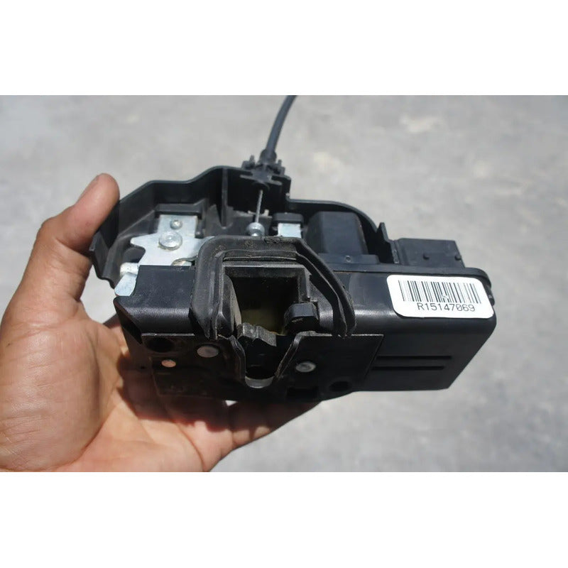 Chapa De Puerta Delantera Derecha Para Cadillac Sts 2005, 2006, 2007 - Original