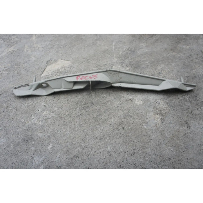Guia Defensa Trasera Derecha Para Ford Focus Zx3 2001, 2002, 2003, 2004
